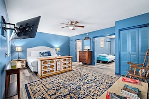 Unclassified image, 4 of 39, button - Relax in a spacious 1BR wooded retreat in New Smyrna Beach with a modern open kitchen, comfortable living area and covered back deck overlooking nature. (New Smyrna Beach)