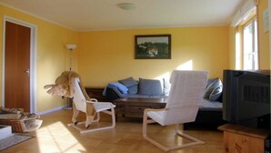 Living area - Holiday home in Bullaren with swimming pool (Bullaren)
