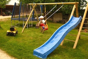 A playground with a slide, swings, and a trampoline. - 3 on the Demelhof || Bernau (Bernau)