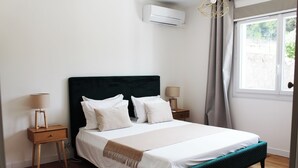 Een strijkplank/strijkijzer, gratis wifi, beddengoed