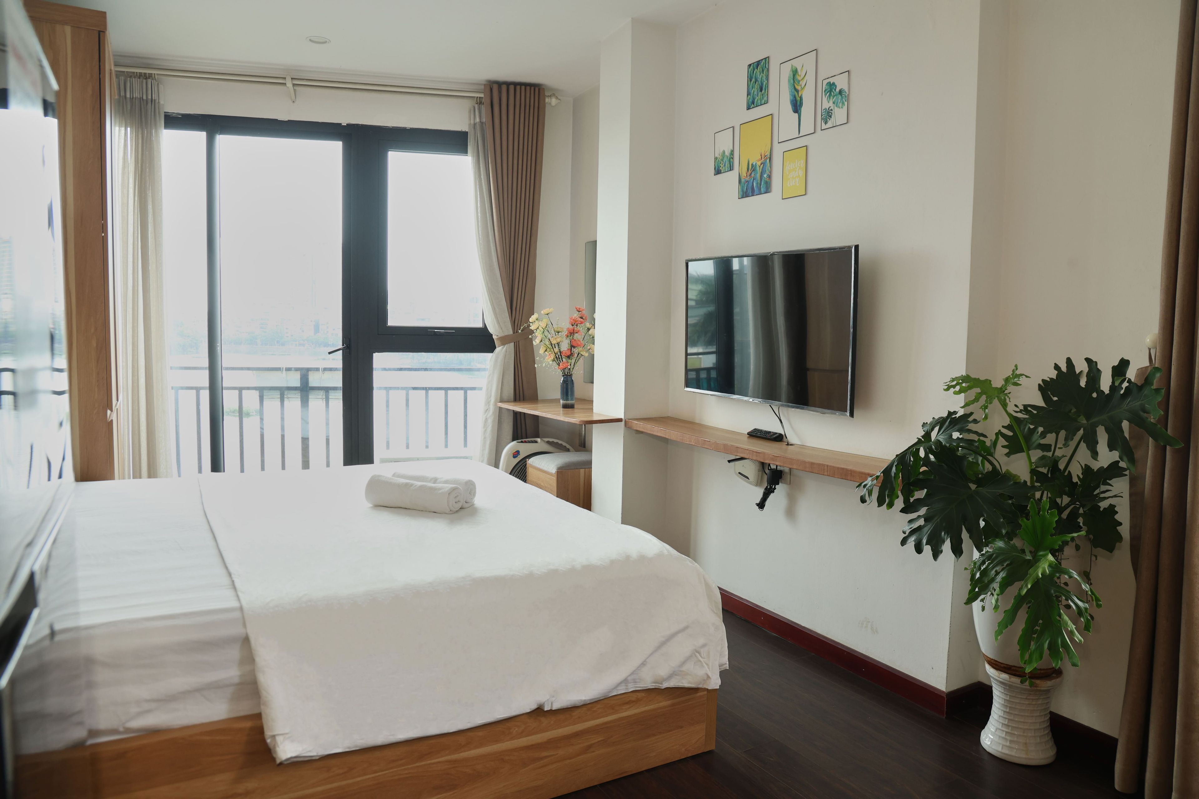 Luxury Apartment, Balcony, Lake View | In-room safe, desk, laptop workspace, blackout drapes
