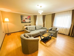 Suite, Balkon, Poolblick | Wohnbereich