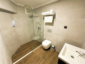 A bathroom with a shower, toilet, and sink. - GRAND PALACE HOTEL (Bartın)