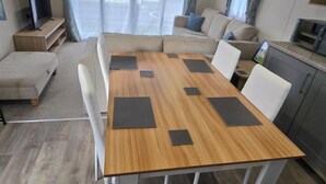 Unclassified image, 3 of 16, button - 2-bed - Sleeps 4 - Free Parking (Sandown)