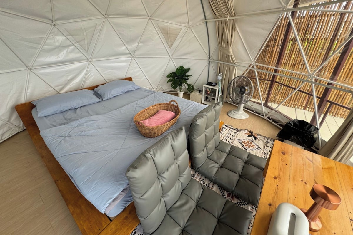 Glamping Dome | Camas supletorias, wifi gratis, ropa de cama