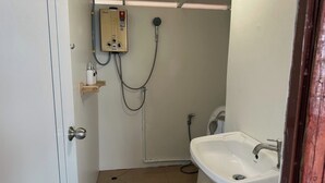 Bathroom - Baan Tiew Khao Doipawai (Phop Phra)