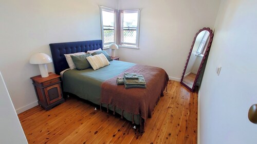 Tranquil 2-bedroom apartment in pleasant Newtown neighborhood
