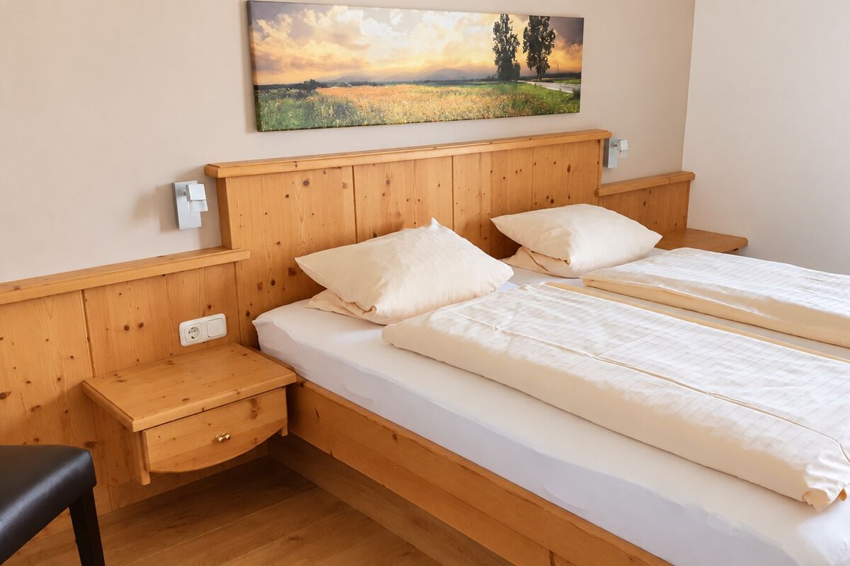 Deluxe-Doppelzimmer, Balkon, Stadtblick | Kostenloses WLAN