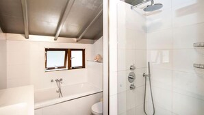 Bathroom - Vrbo Property (Amsterdam)