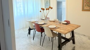 Lägenhet - 2 sovrum - balkong | Restauranger