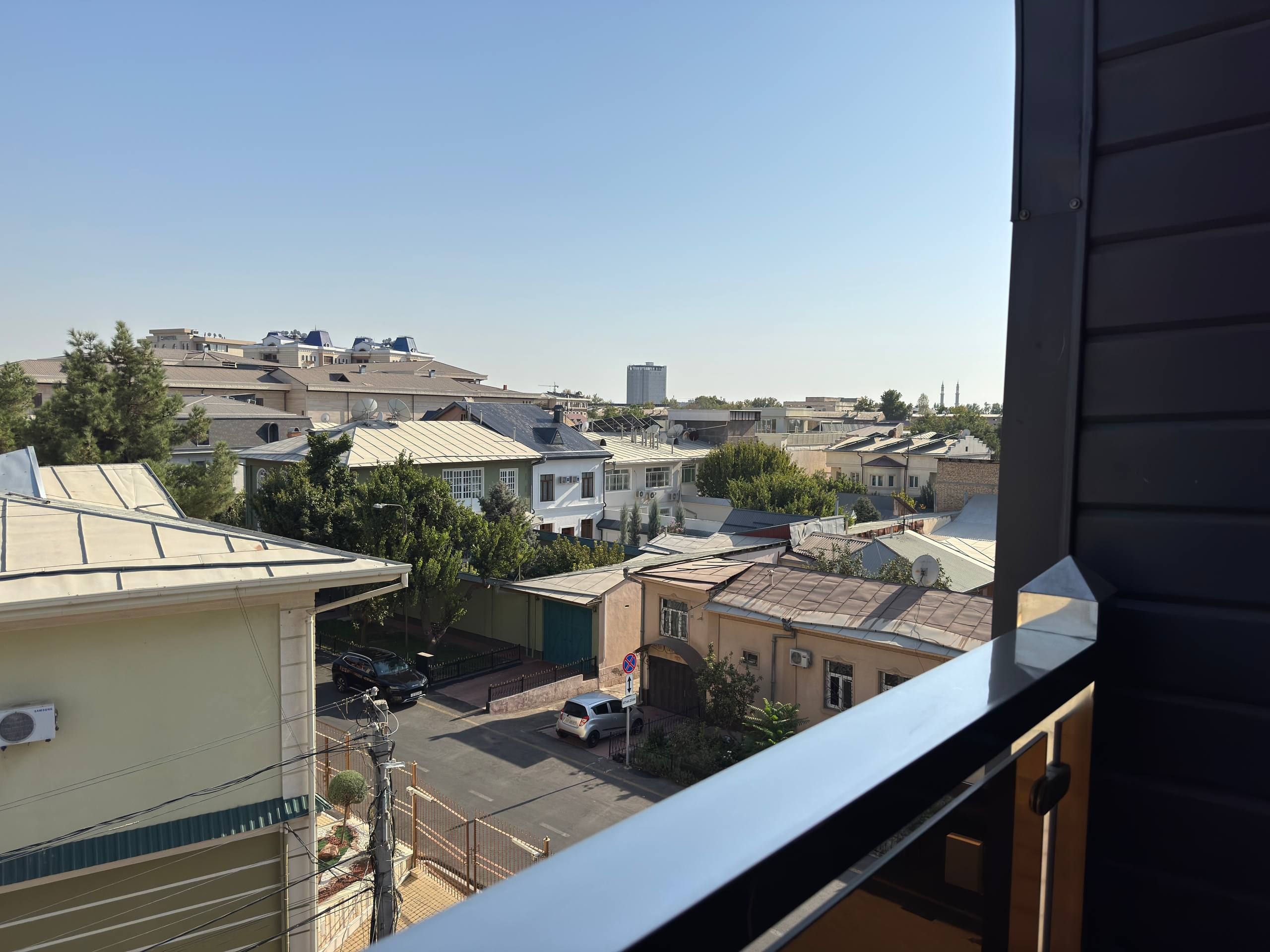 Standard Triple Room, 3 Twin Beds, Balcony, City View | Property grounds