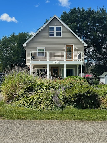 Home on Hudson4 bedroom