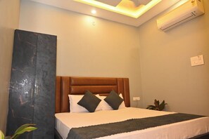 Room - The Kashi Dham (Varanasi)
