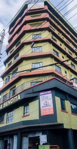 Exterior - Welcome to The Nara Residence 🏡✨
“Cozy, clean stay in Nairobi. 5min away CBD (Nairobi)