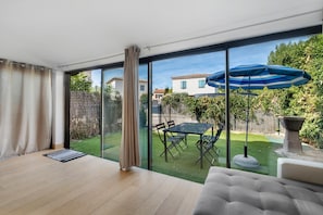 Interior - Apartment 'Les Orangers' with Private Garden, Wi-Fi and Air Conditioning (Cannes)