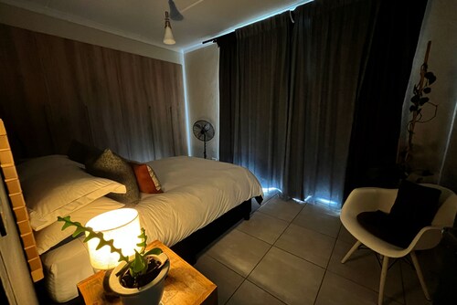 Bright Paardevlei Stay | Gym, Pool & Fast WiFi