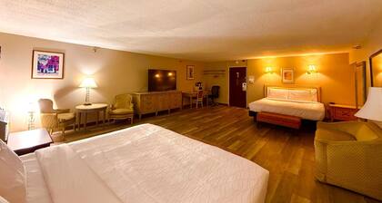 Spacious 35 Standard Double Rooms hotel in Presque Isle.Me with fitness room.