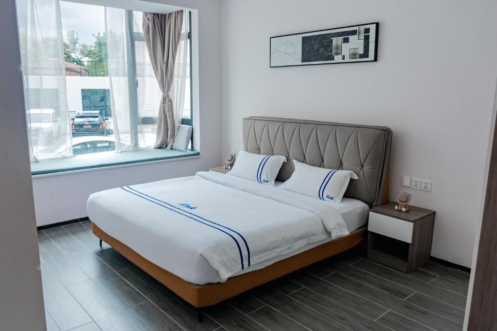 Apartemen Deluks, balkon, pemandangan kebun