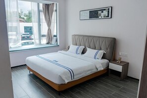 Apartemen Deluks, balkon, pemandangan kebun