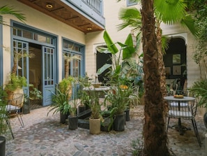 Tempat makan luar