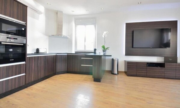 Unclassified image, 1 of 6, button - Vrbo Property (Cannes)
