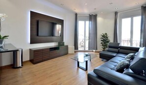 Unclassified image, 4 of 6, button - Vrbo Property (Cannes)
