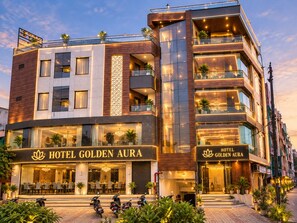 Front of property - Hotel Golden Aura Inn (Gwalior)