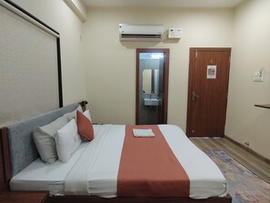 Deluxe Double Room - Hotel Weekend by Benchmark (Indore)