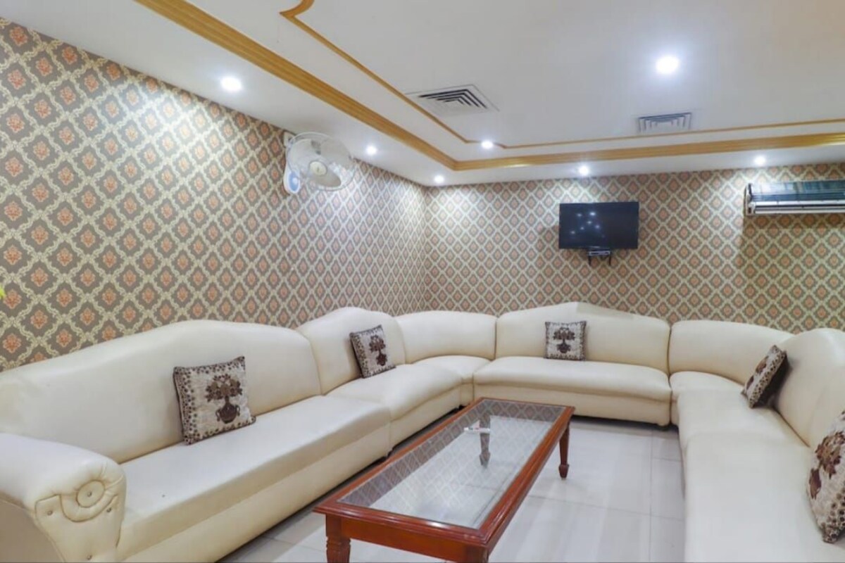 Classic Double or Twin Room, Balcony, City View | Living area