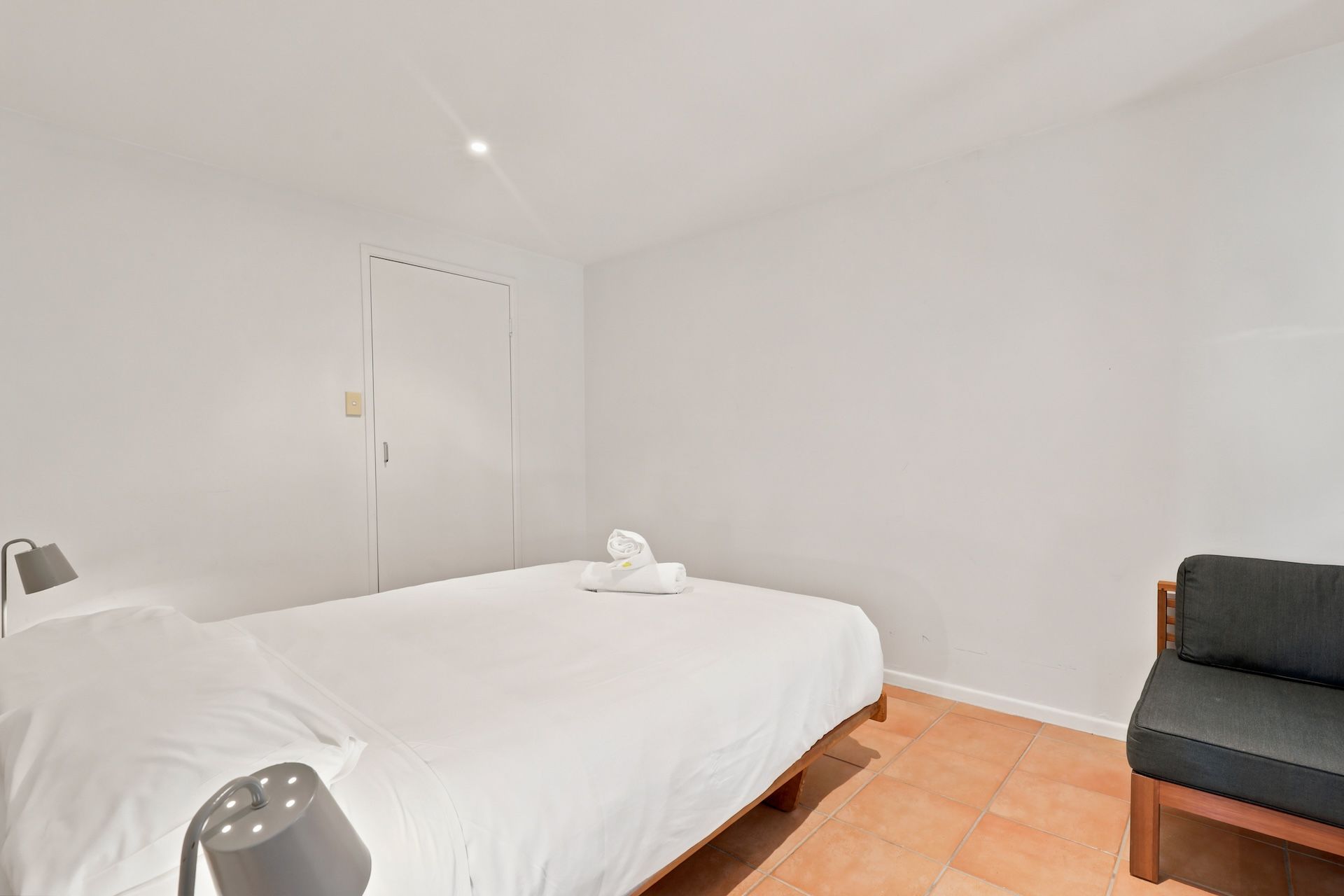 Desk, WiFi, bed sheets