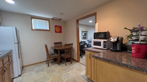 Dining - Cozy 1-bedroom apartment in amazing Rapid City with AC (Rapid City)