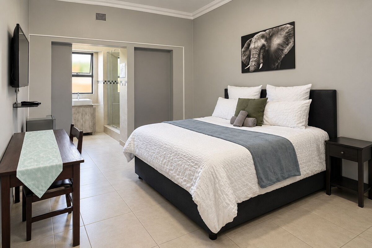 Standard Double Room | Desk, laptop workspace, WiFi (free)