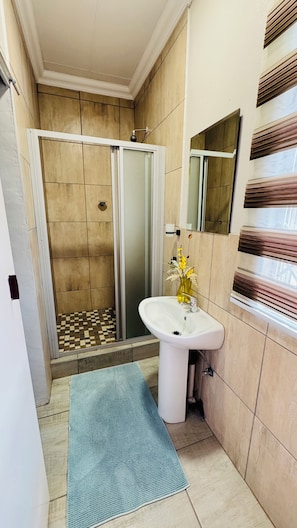 Bathroom - Hendrina's Guesthouse (Hendrina)
