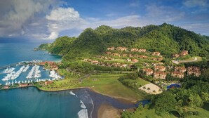 A coastal resort with a marina, beachfront, and hillside villas. - 3BR Condo With Pool Near Los Sueños, Herradura (Jacó)
