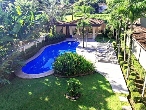 3BR Condo With Pool Near Los Sueños, Herradura