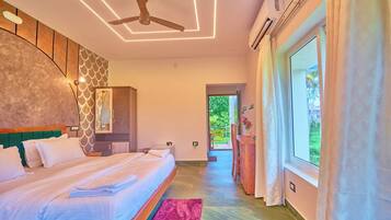 Deluxe Double Room, Balcony, Garden View | WiFi (free)