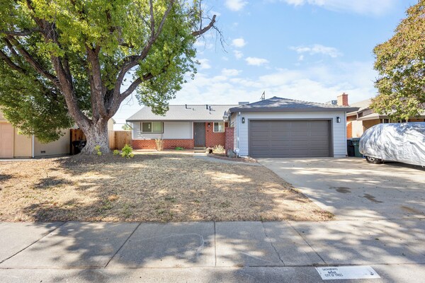 Private Yard & Playset! Sacramento Family Escape - Elk Grove, CA