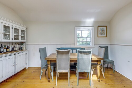 Hamptons Escape w/ Pool! 3 Mi to Beaches