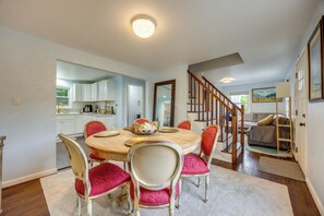 A dining area with a round table, chairs, and a decorative centerpiece. - Extended Stay Near Yale: East Haven Home w/ Yard! (New Haven)