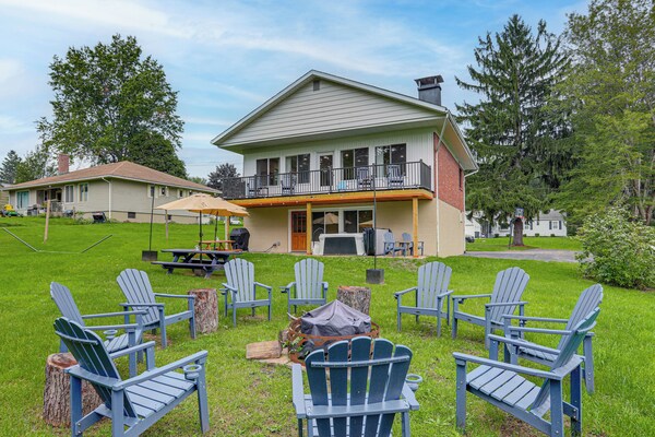 Lake Views, Hot Tub! Chautauqua Family Retreat - Chautauqua, NY