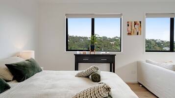 WiFi, bed sheets
