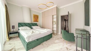 Apartment (1010)