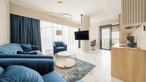 Apartment (1010) | Khu phòng khách | TV màn hình phẳng 32-inch có truyền hình kỹ thuật số