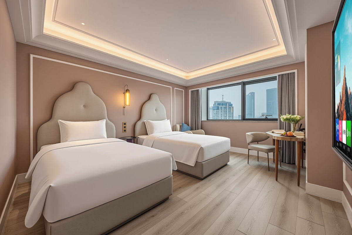 Down duvets, memory-foam beds, free minibar, in-room safe