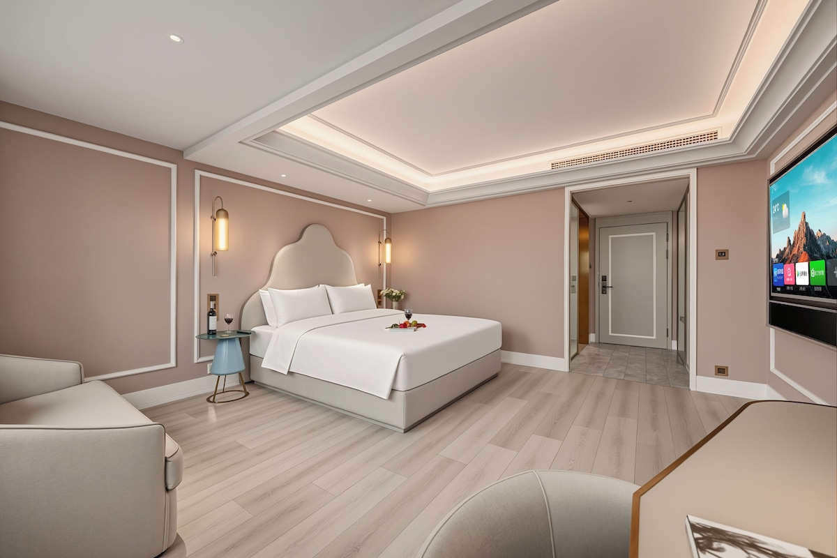 Down duvets, memory-foam beds, free minibar, in-room safe