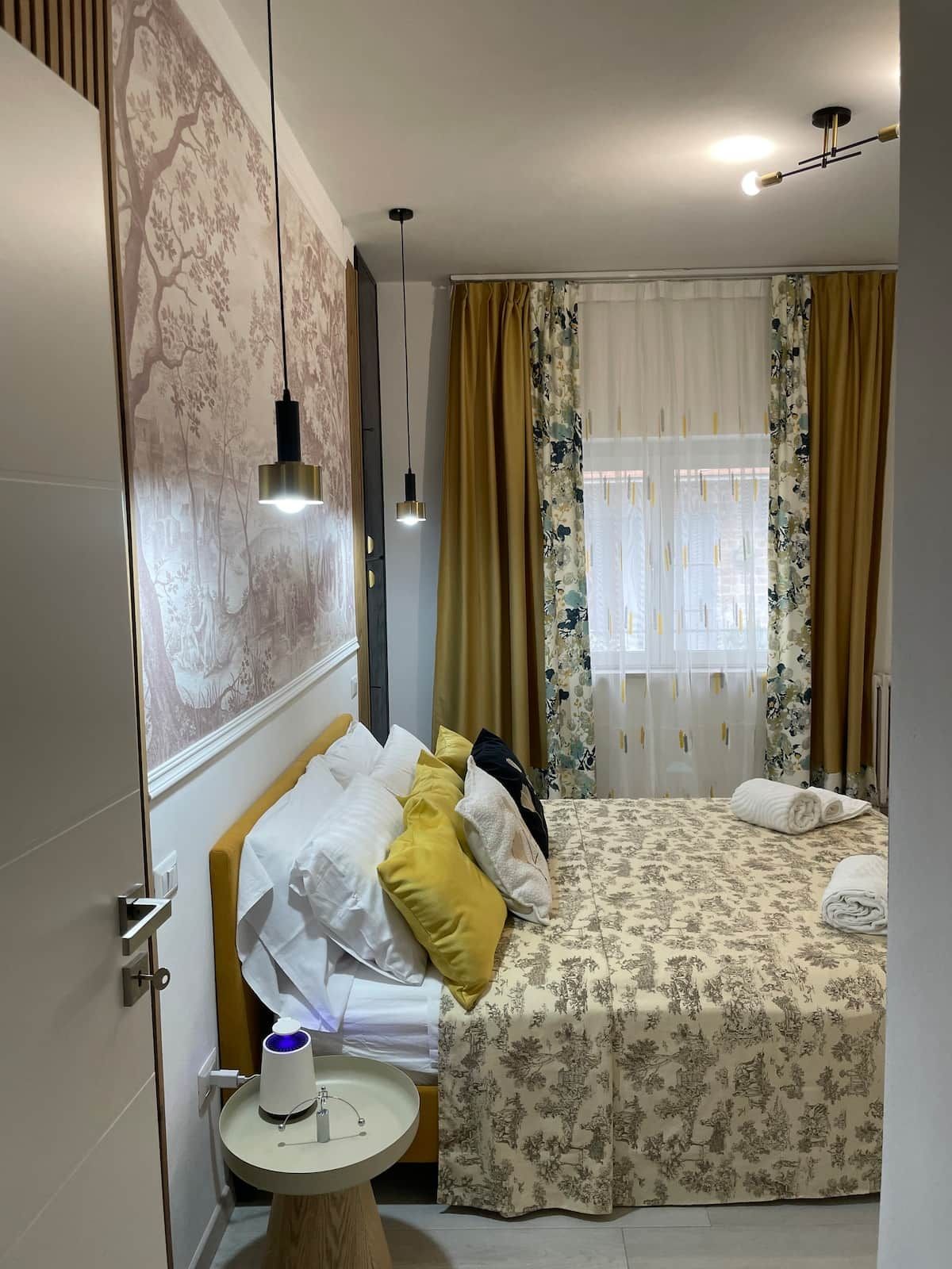 2 bedrooms, desk, iron/ironing board, travel crib