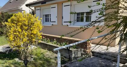 Aux Portes de Moulins Guestroom with Shared Terrace and Wi-Fi