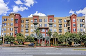 Room - Med Center Condo With Pool Gym and Balcony (Houston)
