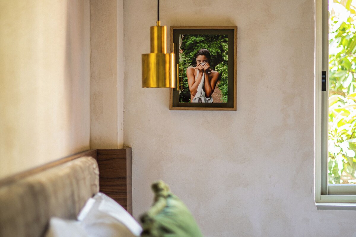 Habitación doble de lujo, 1 cama King size, baño privado, vista a la ciudad | Caja de seguridad en la habitación y escritorio 