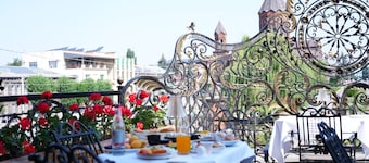 Alexandrapol Hotel Palace